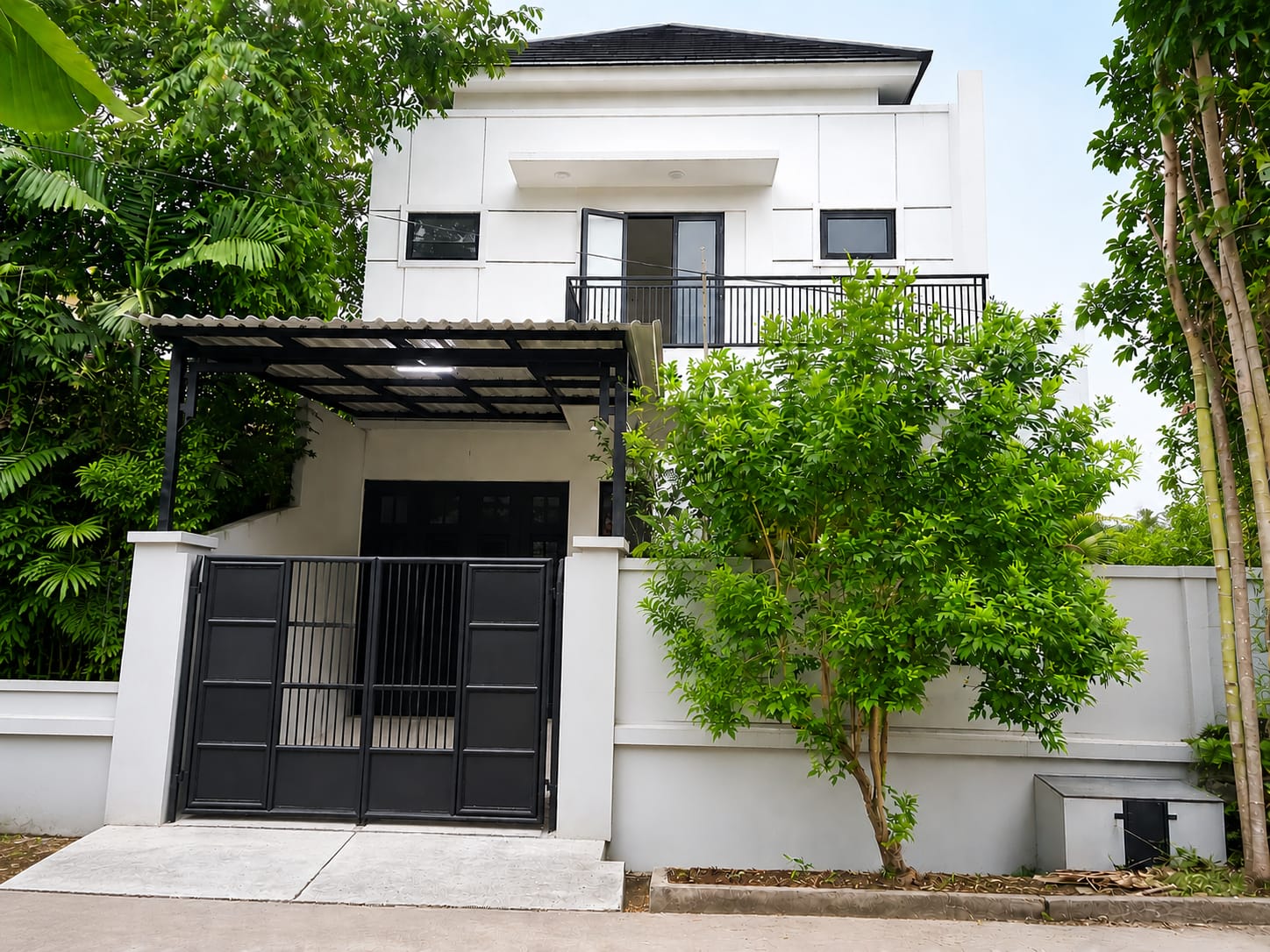 Minimalis Modern House Dalam Komplek Cinere