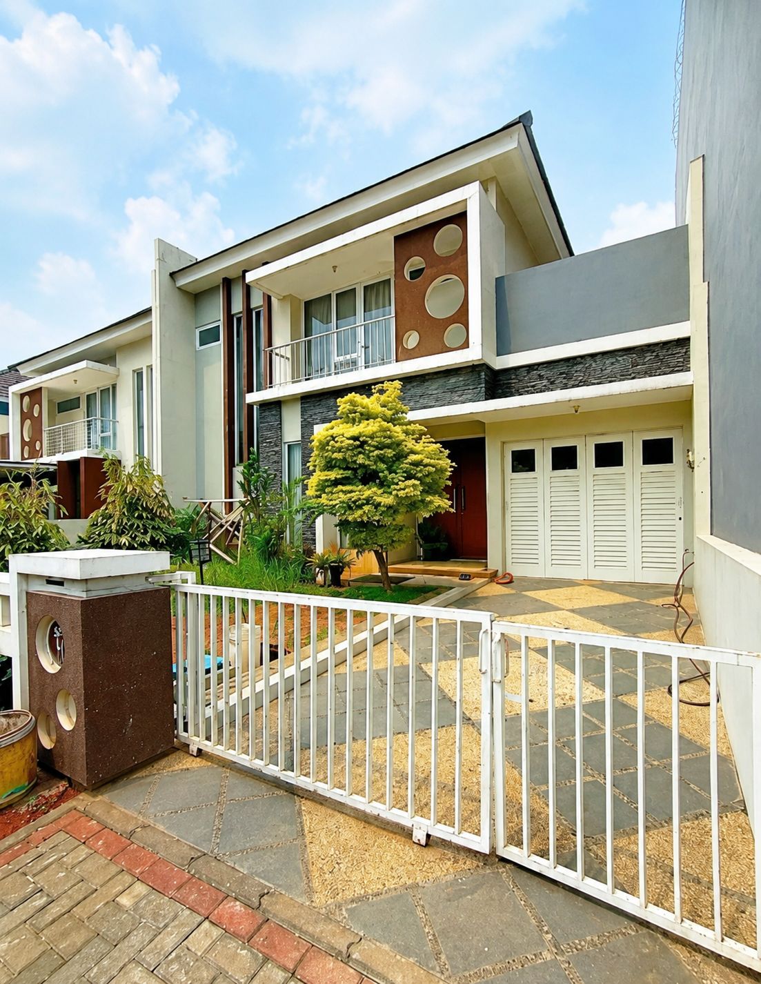Rumah Siap Huni di Jalan Boulevard Kota Wisata Cibubur