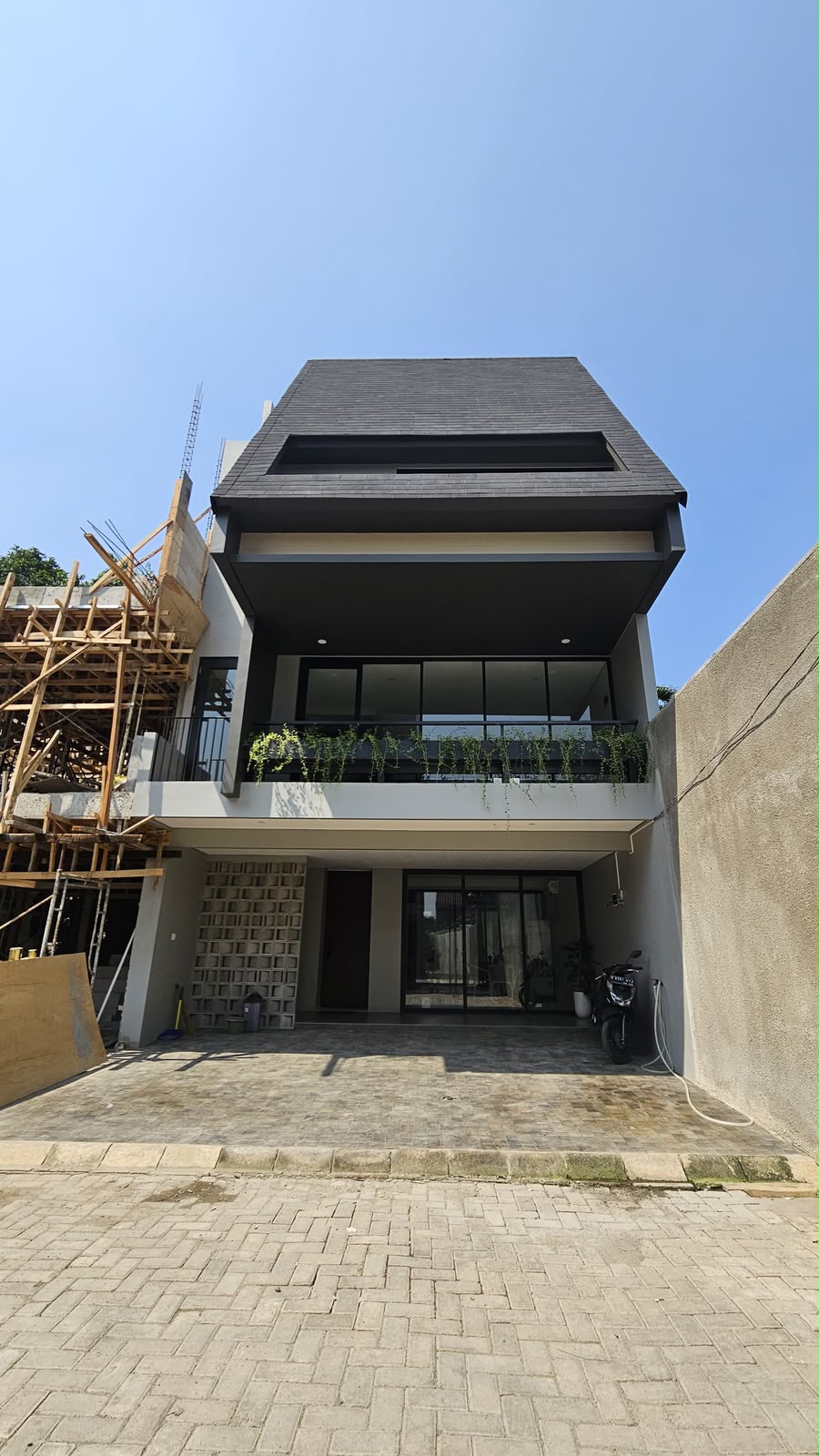 Cluster Exclusive 3,5 Lantai di Kemang Jakarta Selatan 